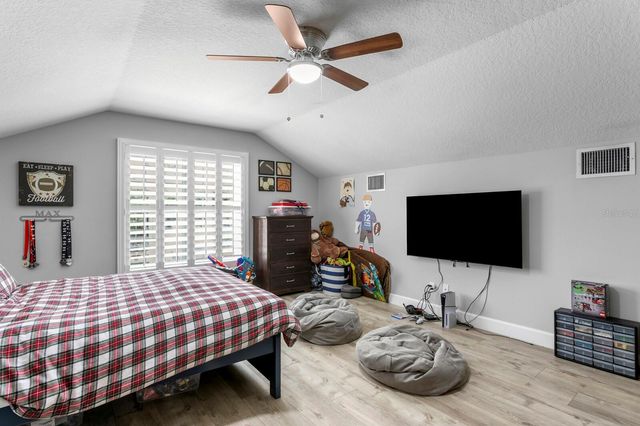 10111 KINGSBRIDGE AVENUE, Tampa, FL 33626