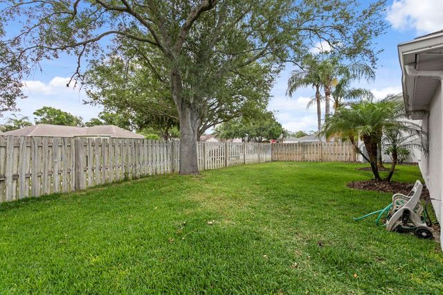 10111 KINGSBRIDGE AVENUE, Tampa, FL 33626