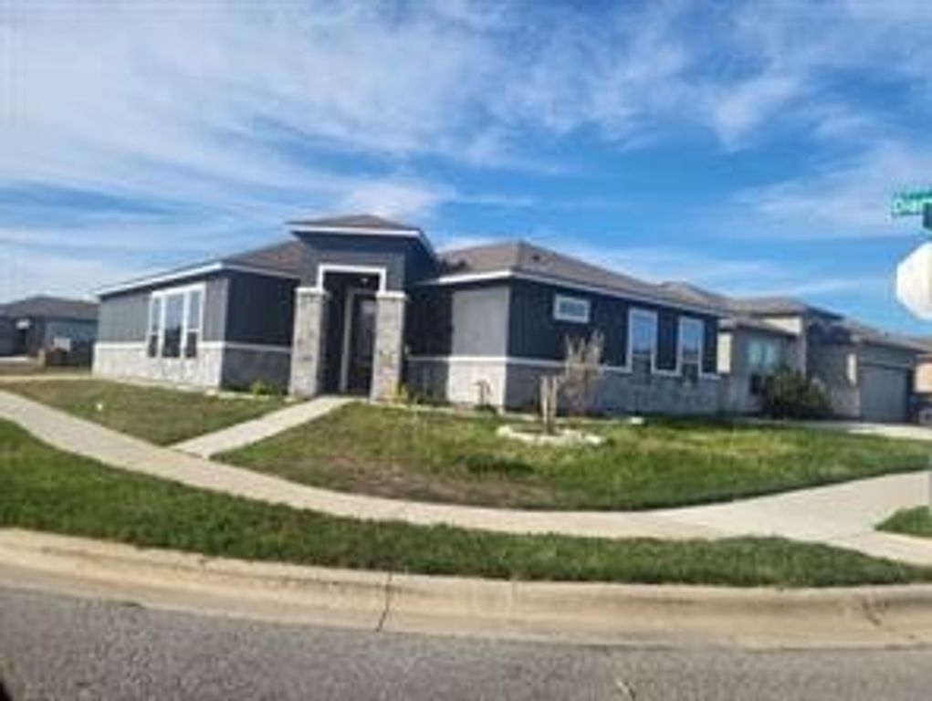 2225 Crystal Bay Dr, Corpus Christi, TX 78414 — exterior