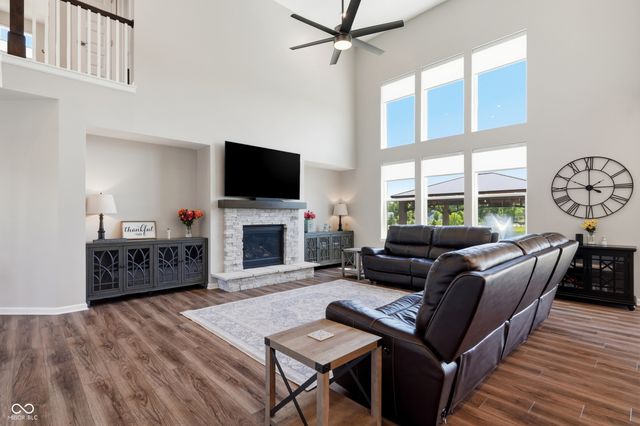 5423 Peachtree Road, Zionsville, IN 46077