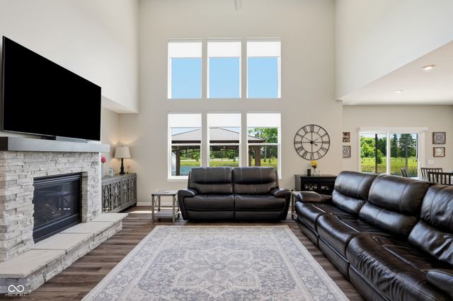 5423 Peachtree Road, Zionsville, IN 46077