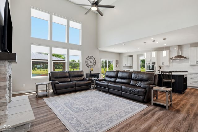 5423 Peachtree Road, Zionsville, IN 46077