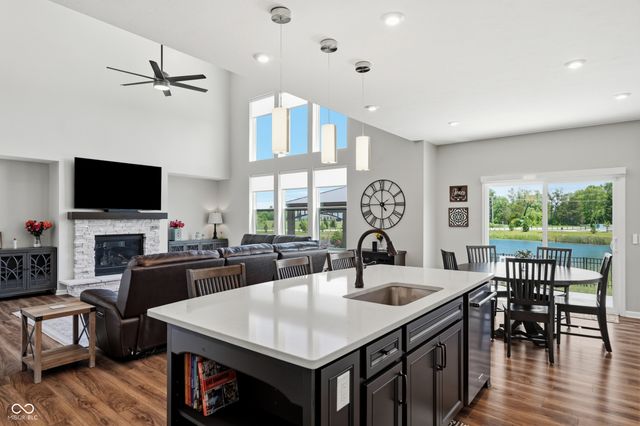 5423 Peachtree Road, Zionsville, IN 46077