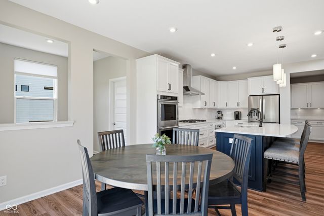 5423 Peachtree Road, Zionsville, IN 46077