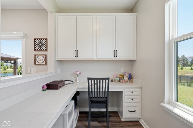 5423 Peachtree Road, Zionsville, IN 46077