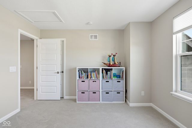 5423 Peachtree Road, Zionsville, IN 46077