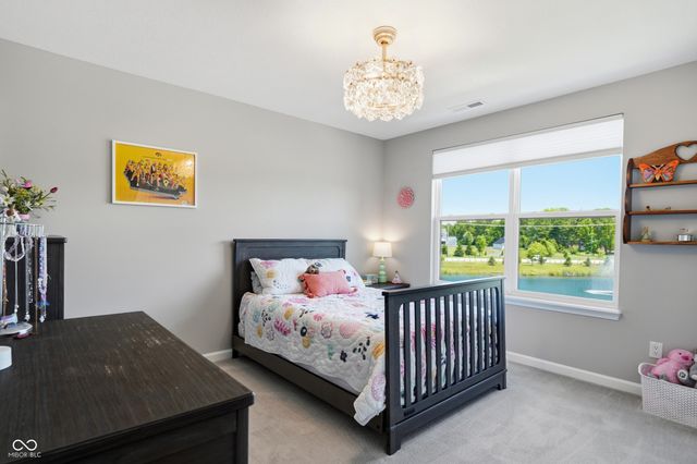 5423 Peachtree Road, Zionsville, IN 46077