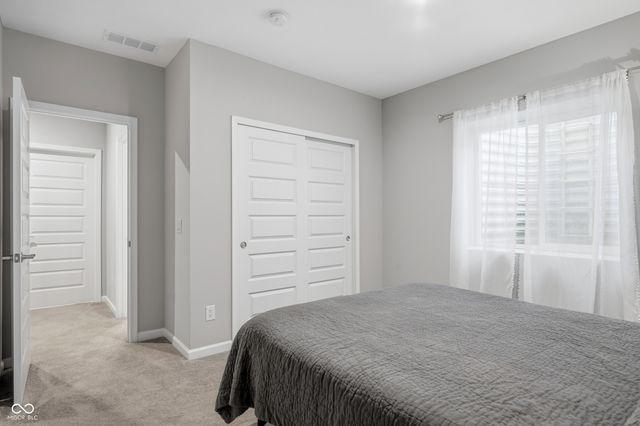 5423 Peachtree Road, Zionsville, IN 46077