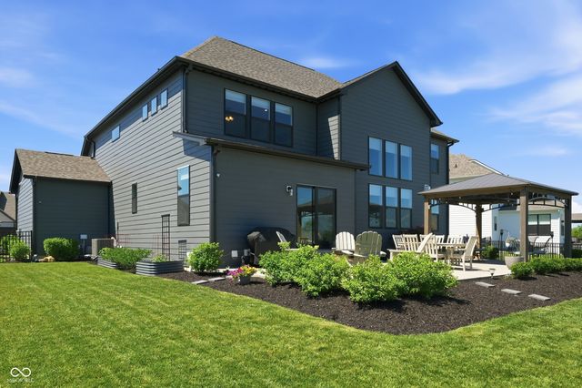 5423 Peachtree Road, Zionsville, IN 46077