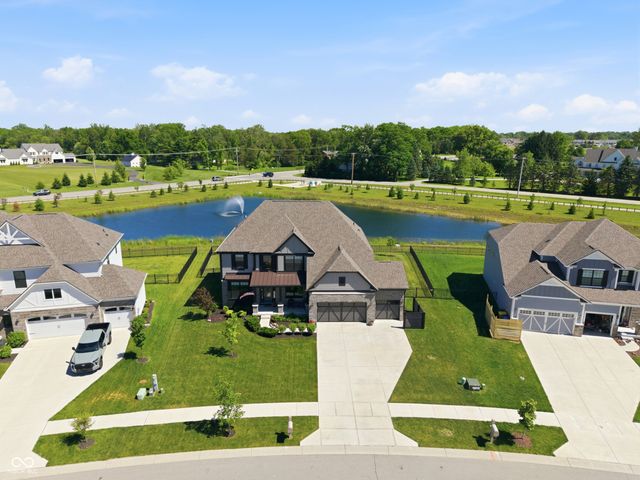 5423 Peachtree Road, Zionsville, IN 46077