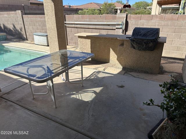 10925 S Raptor Court, Vail, AZ 85641