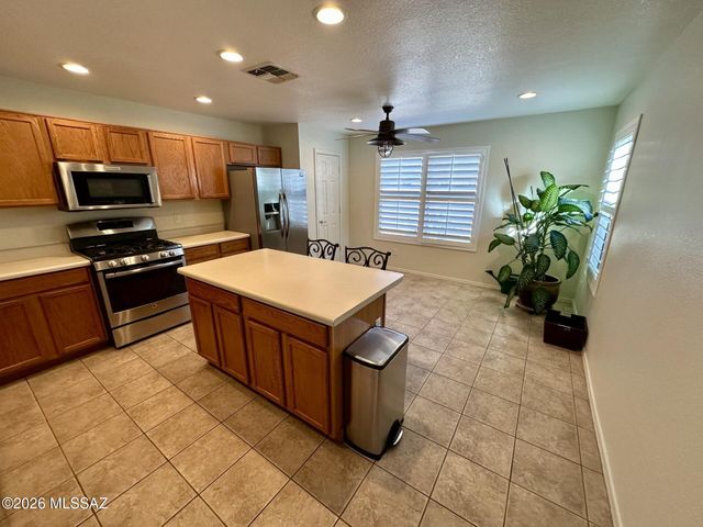 10925 S Raptor Court, Vail, AZ 85641