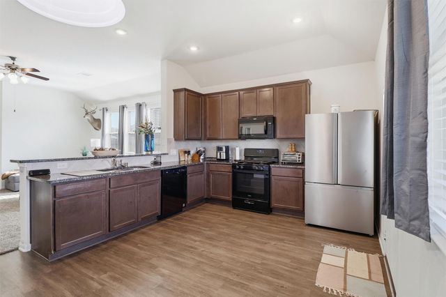 211 White Wing Lane, Sealy, TX 77474