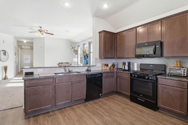 211 White Wing Lane, Sealy, TX 77474