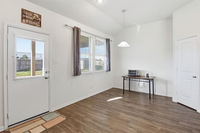 211 White Wing Lane, Sealy, TX 77474