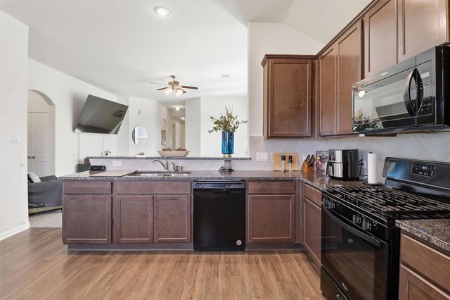 211 White Wing Lane, Sealy, TX 77474