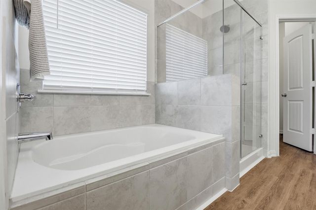 211 White Wing Lane, Sealy, TX 77474