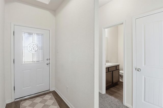 211 White Wing Lane, Sealy, TX 77474