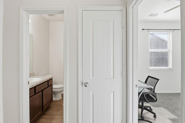 211 White Wing Lane, Sealy, TX 77474