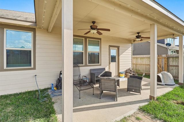 211 White Wing Lane, Sealy, TX 77474