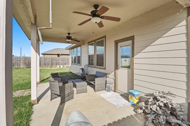 211 White Wing Lane, Sealy, TX 77474