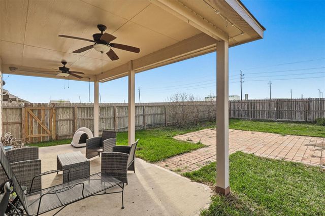 211 White Wing Lane, Sealy, TX 77474