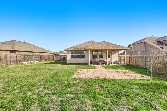211 White Wing Lane, Sealy, TX 77474