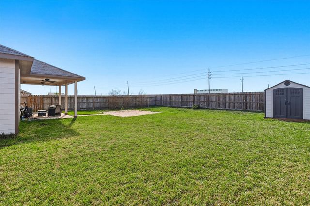 211 White Wing Lane, Sealy, TX 77474