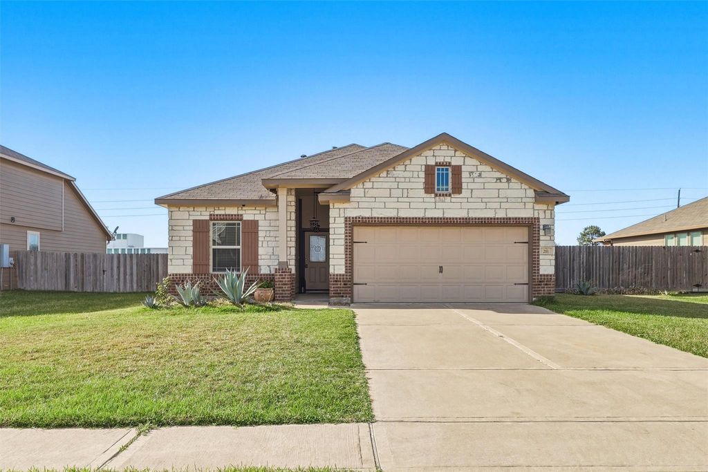 211 White Wing Lane, Sealy, TX 77474