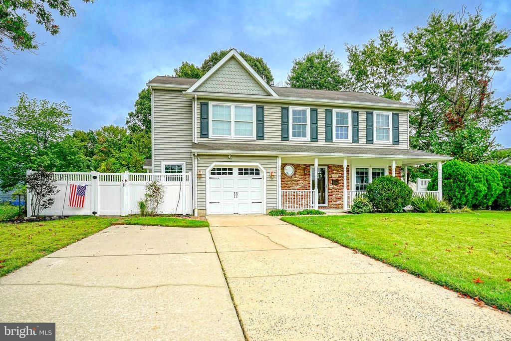 29 LONGHURST RD, Marlton, NJ 08053