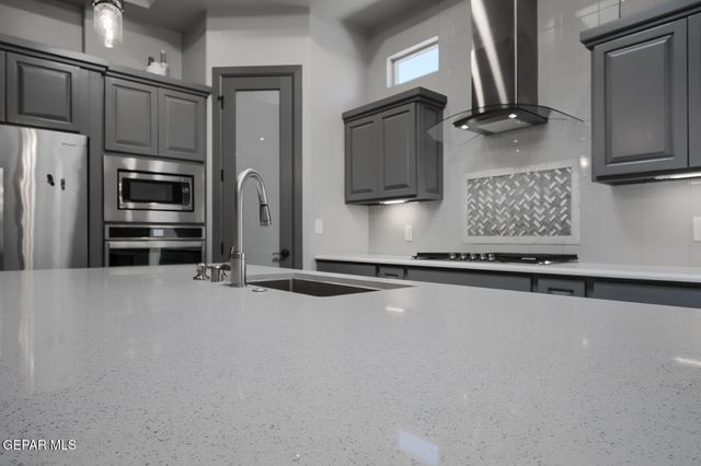 952 ROTHBURY Street, El Paso, TX 79928