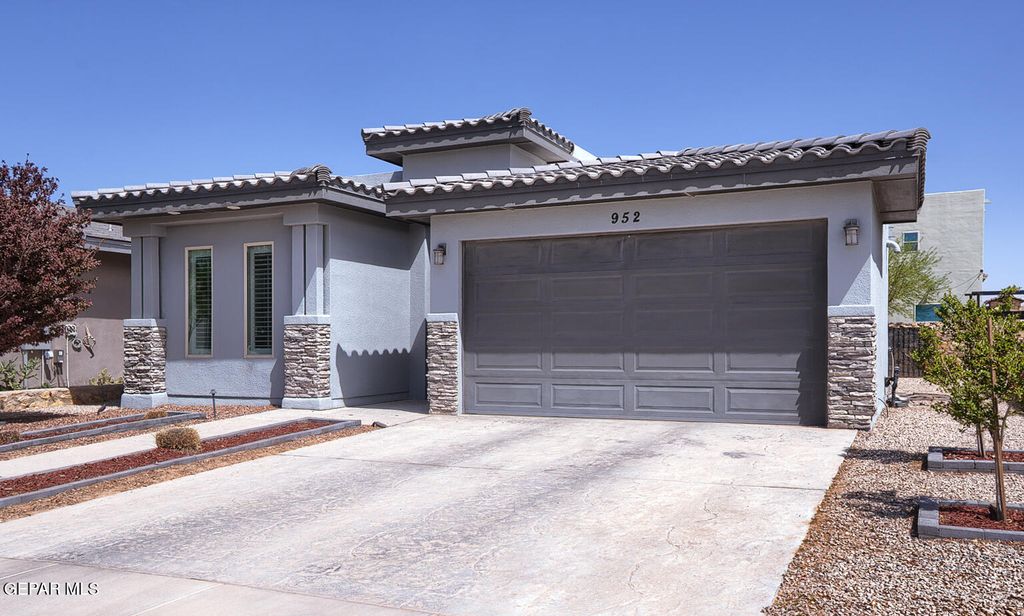 952 ROTHBURY Street, El Paso, TX 79928