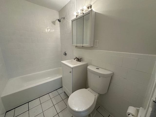 32 Annese Rd 12, Chelsea, MA 02150