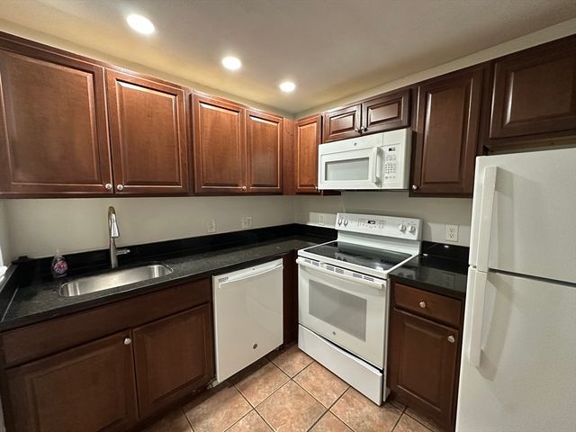 32 Annese Rd 12, Chelsea, MA 02150