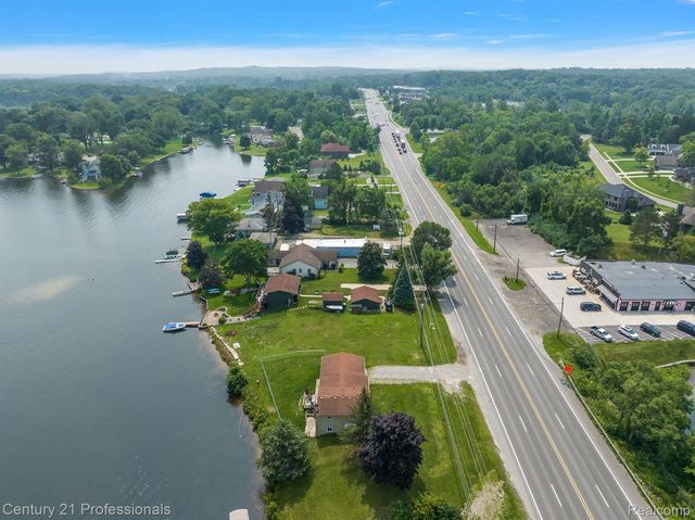 9876 Dixie Highway, Springfield Twp, MI 48348