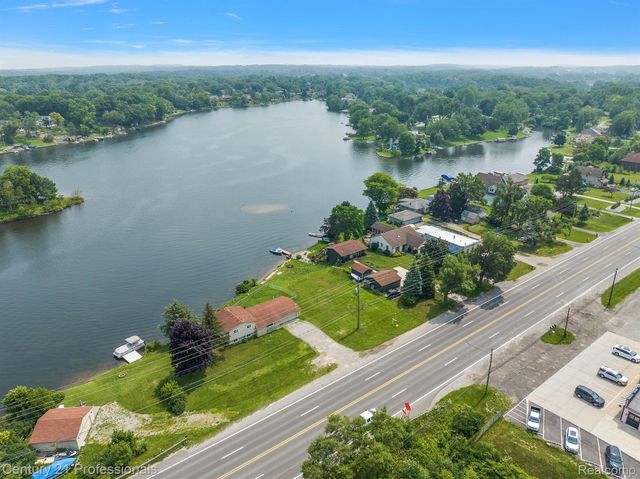 9876 Dixie Highway, Springfield Twp, MI 48348