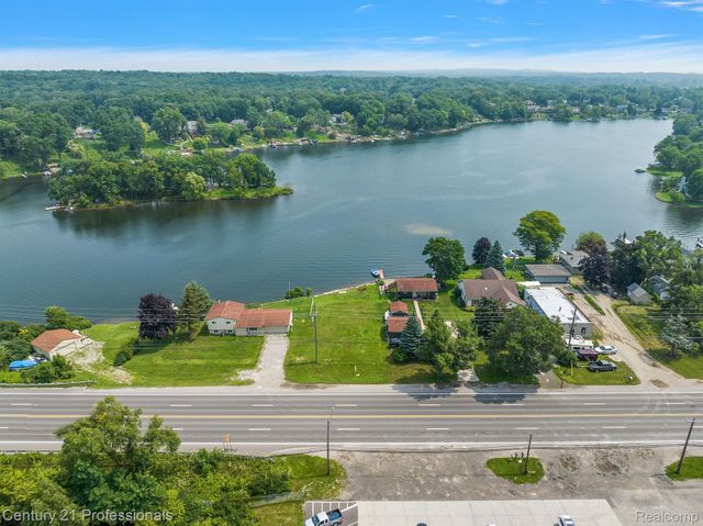 9876 Dixie Highway, Springfield Twp, MI 48348