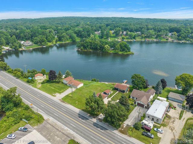 9876 Dixie Highway, Springfield Twp, MI 48348