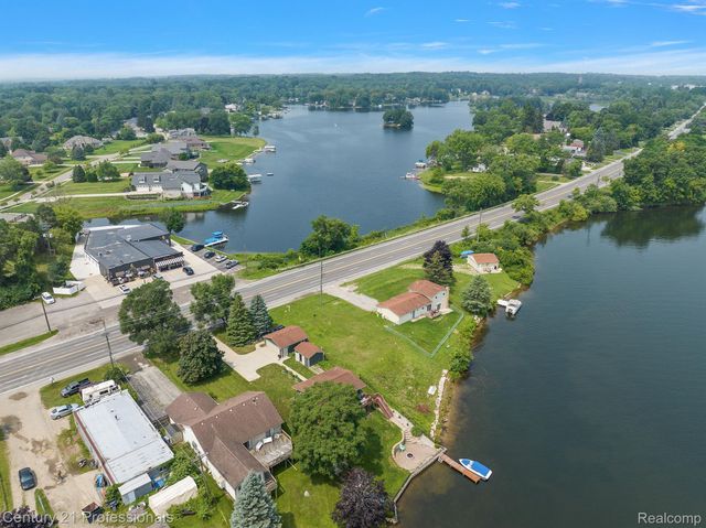 9876 Dixie Highway, Springfield Twp, MI 48348