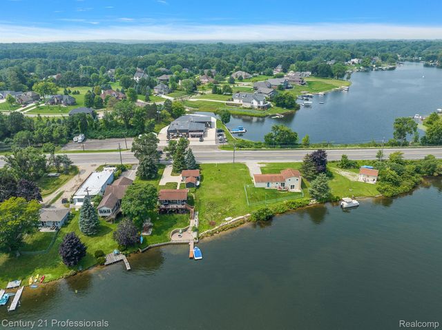 9876 Dixie Highway, Springfield Twp, MI 48348