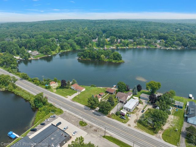 9876 Dixie Highway, Springfield Twp, MI 48348