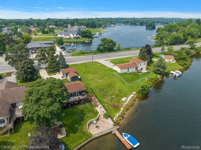 9876 Dixie Highway, Springfield Twp, MI 48348