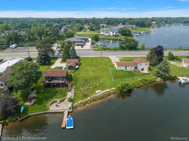 9876 Dixie Highway, Springfield Twp, MI 48348