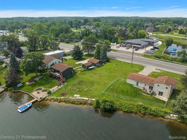 9876 Dixie Highway, Springfield Twp, MI 48348