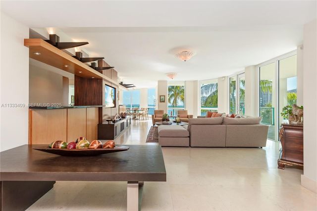 1660 W Glencoe St 302, Coconut Grove, FL 33133