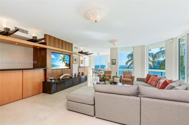 1660 W Glencoe St 302, Coconut Grove, FL 33133