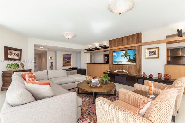 1660 W Glencoe St 302, Coconut Grove, FL 33133