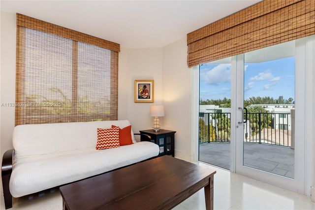 1660 W Glencoe St 302, Coconut Grove, FL 33133