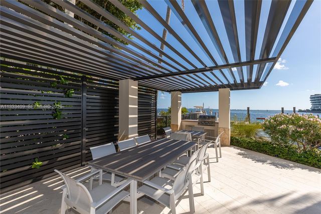 1660 W Glencoe St 302, Coconut Grove, FL 33133