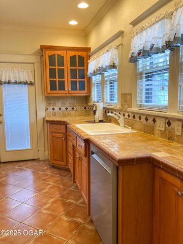 538 N Moffet Avenue, Joplin, MO 64801